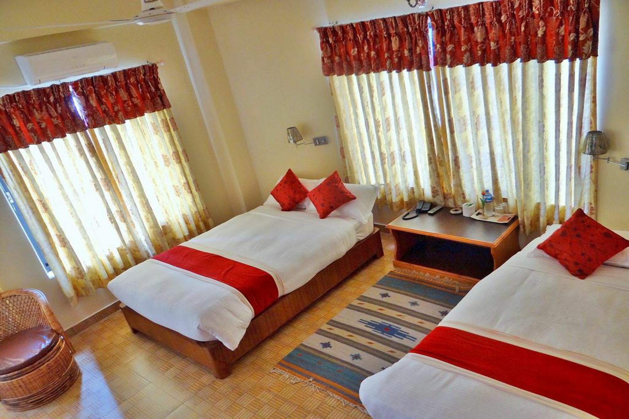 Silver Sky Hotel Pokhara Luaran gambar
